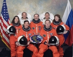 Quelle: Wikipedia - STS-101 Crewfoto Quelle: Wikipedia - STS-101 Crewfoto